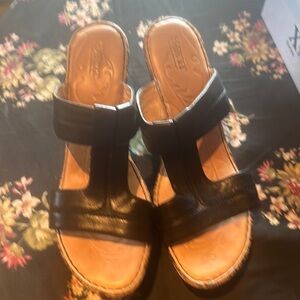 Born sandals